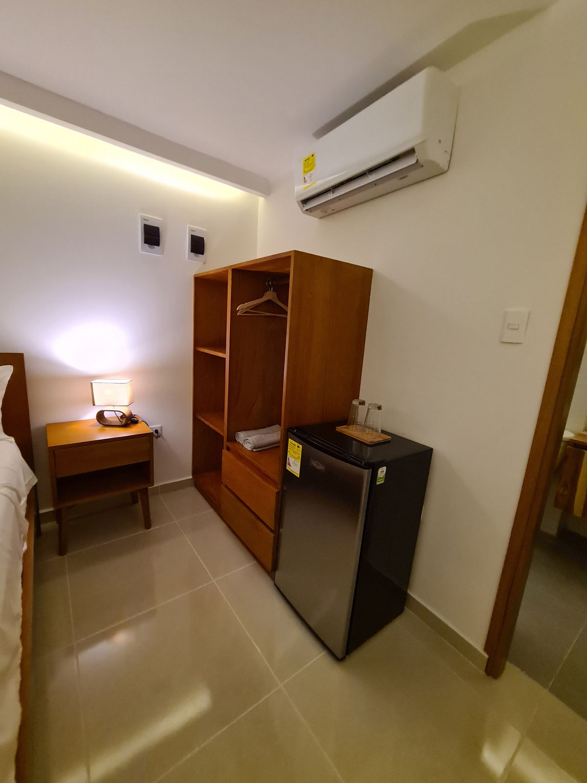 Closet y escritorio de la habitación para parejas